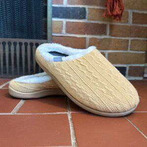 Whitin Slipper size 9